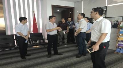 江西省委組織部副部長、省委人才辦主任徐忠一行來我司參觀考察